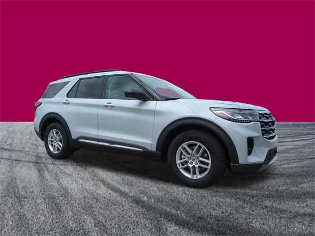 2025 Ford Explorer photo 2