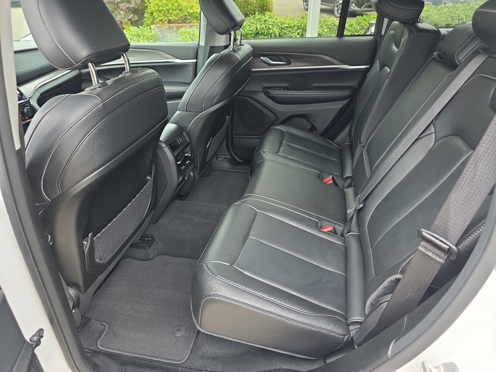 2023 Jeep Grand Cherokee Limited photo 13