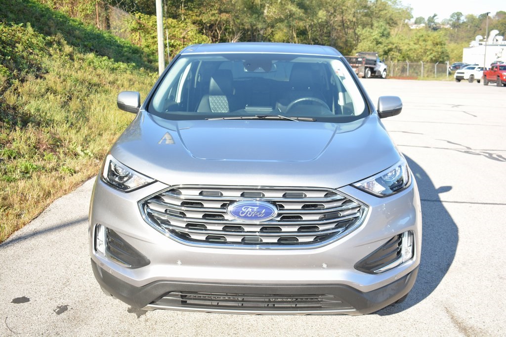 2024 Ford Edge Titanium photo 2