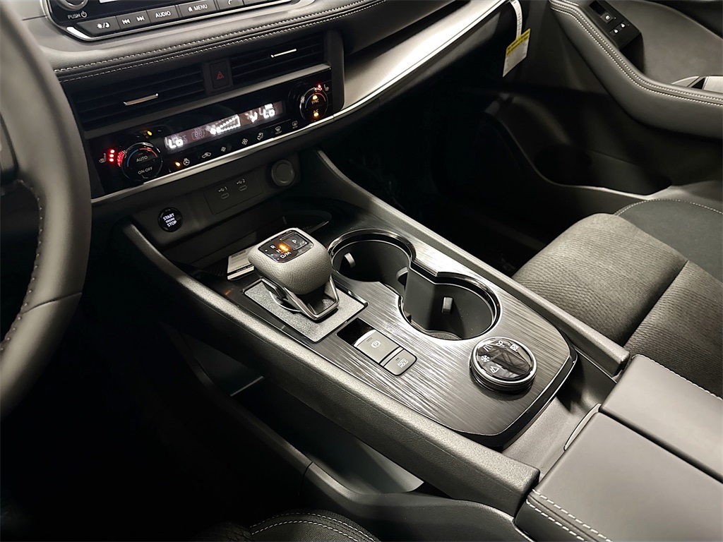 2026 Nissan Rogue SV photo 32