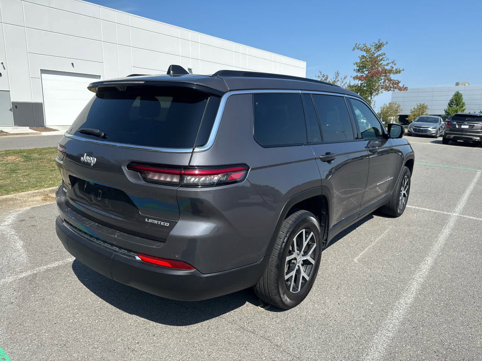 2024 Jeep Grand Cherokee Limited photo 2