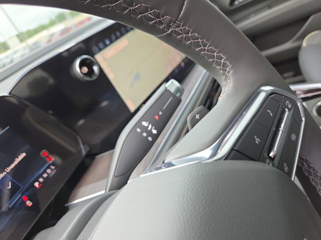 2025 Chevrolet Suburban Premier photo 17