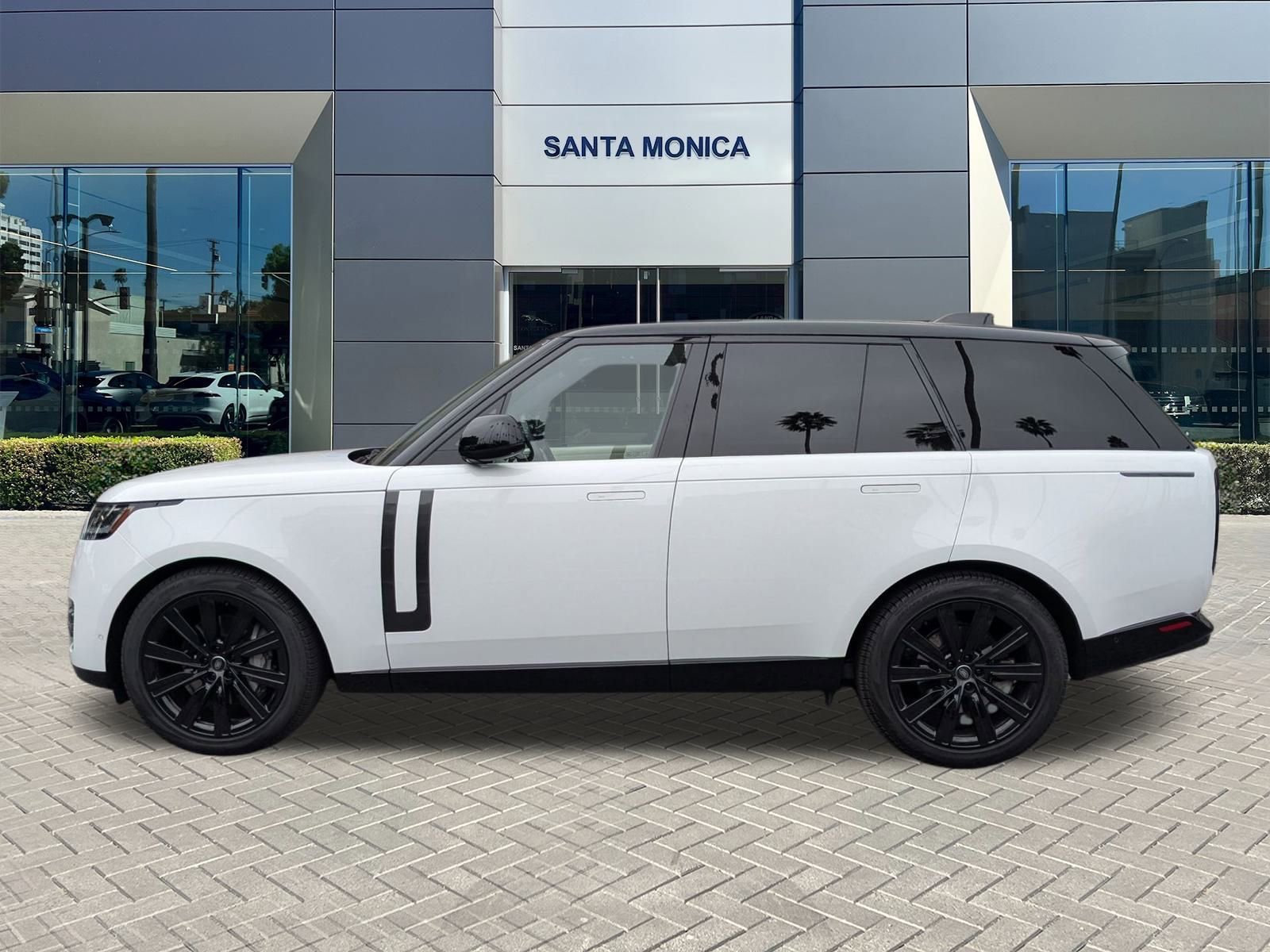 2024 Land Rover Range Rover SE photo 9