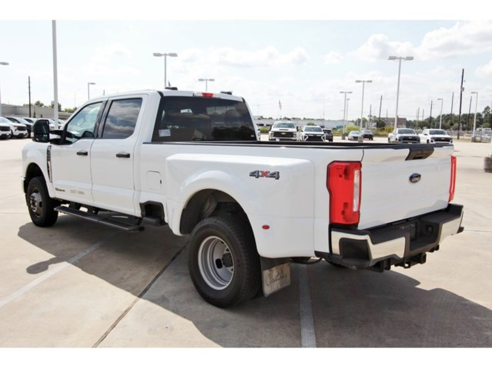 2024 Ford Super Duty F-350 DRW XLT - 3