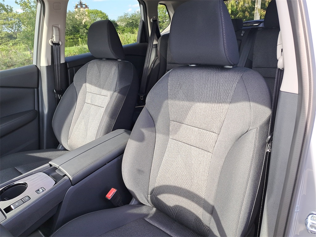 2026 Nissan Rogue SV photo 20