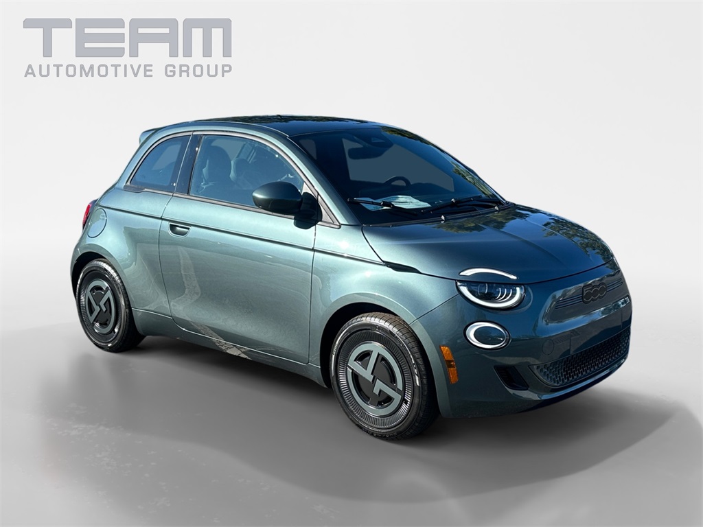 2025 FIAT 500e Base