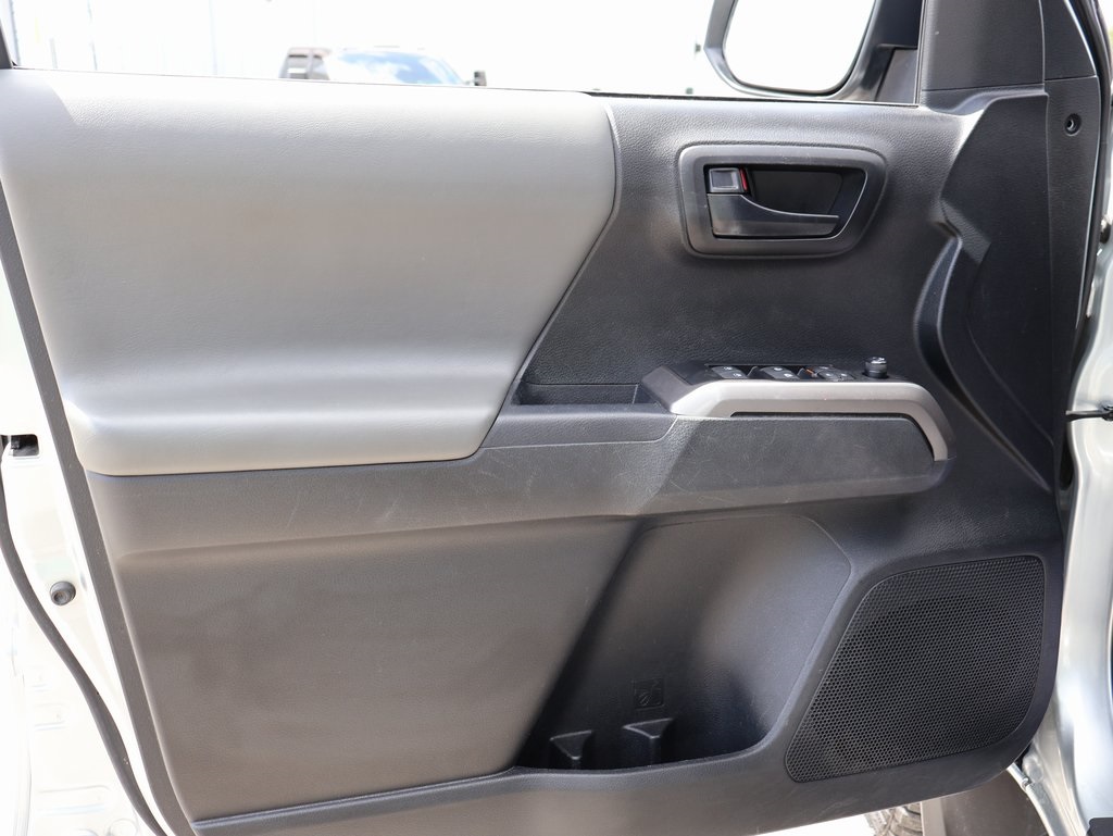 2023 Toyota Tacoma SR5 photo 19