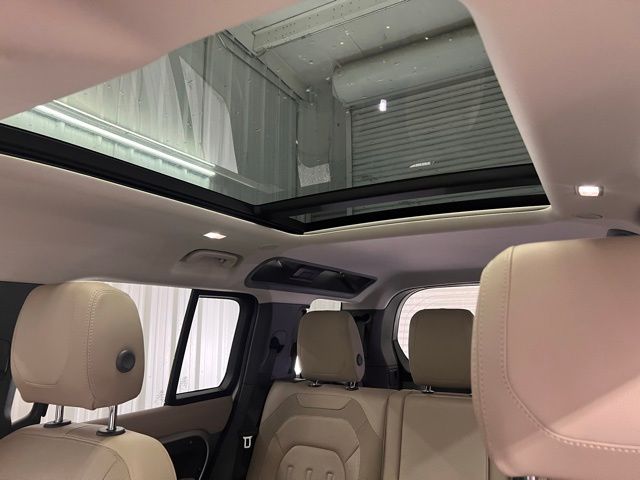 2020 Land Rover Defender 110 photo 23