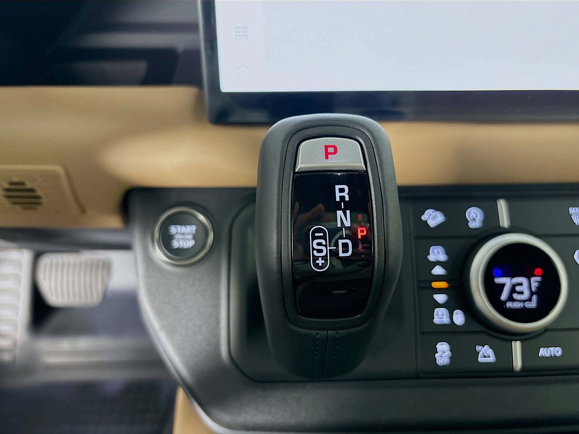 2025 Land Rover Defender 90 X-Dynamic SE photo 18