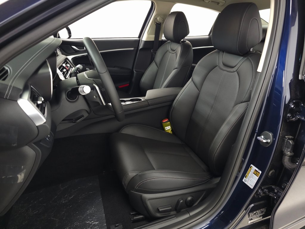 2026 Genesis G70 2.5T AWD photo 9