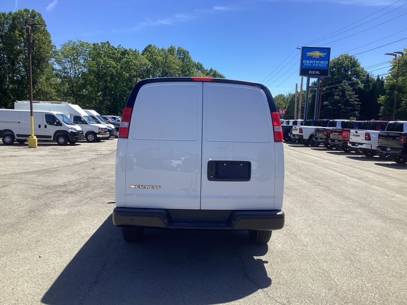 2025 Chevrolet Express 2500 Work Van photo 4