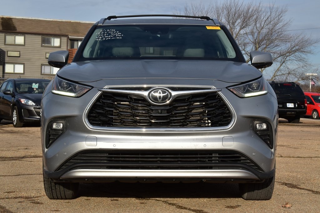 Used 2021 Toyota Highlander Platinum with VIN 5TDFZRBH2MS158558 for sale in Kansas City