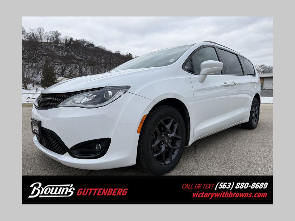 2020 Chrysler Pacifica Touring L Plus's photo