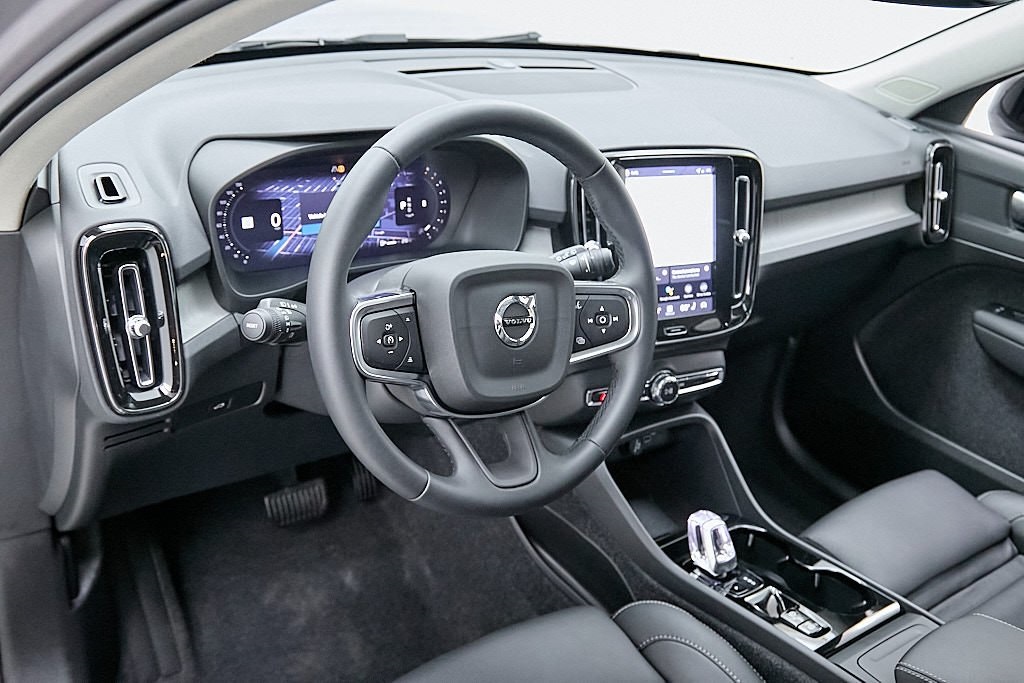 2026 VOLVO XC40 - Image 14