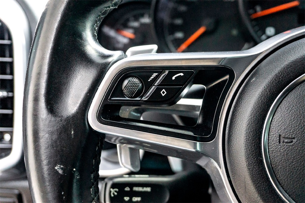 2018 Porsche Cayenne Base photo 17
