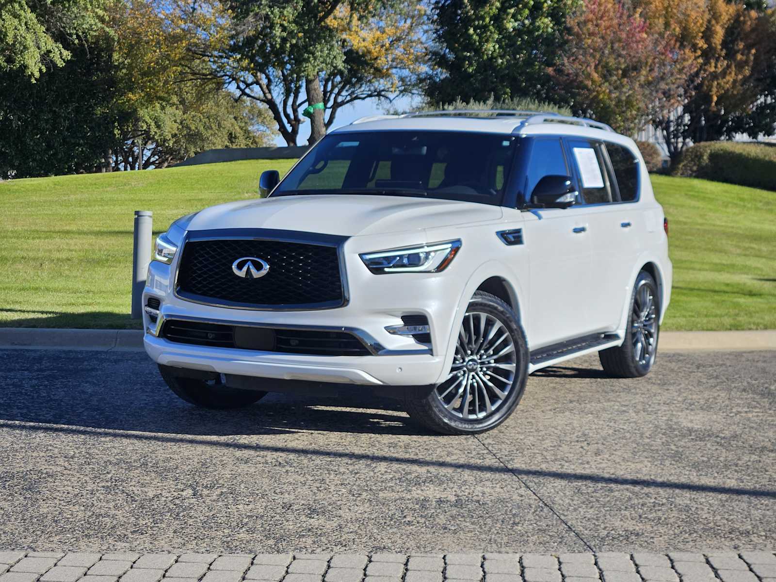 2024 INFINITI QX80 Sensory 4WD's photo