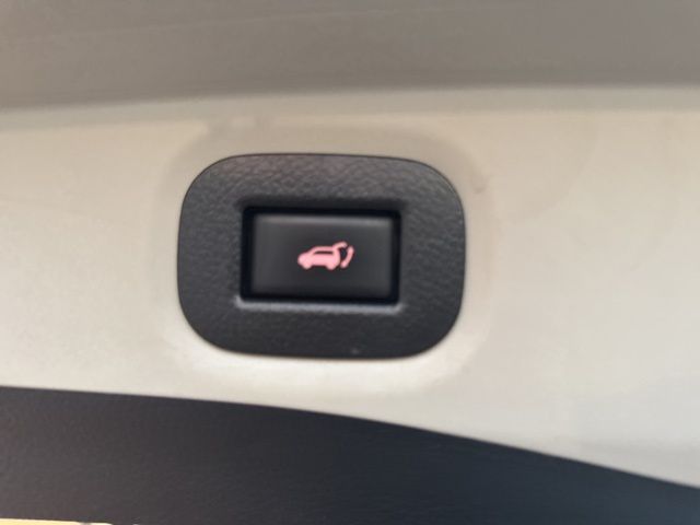 2018 Nissan Rogue SV photo 13