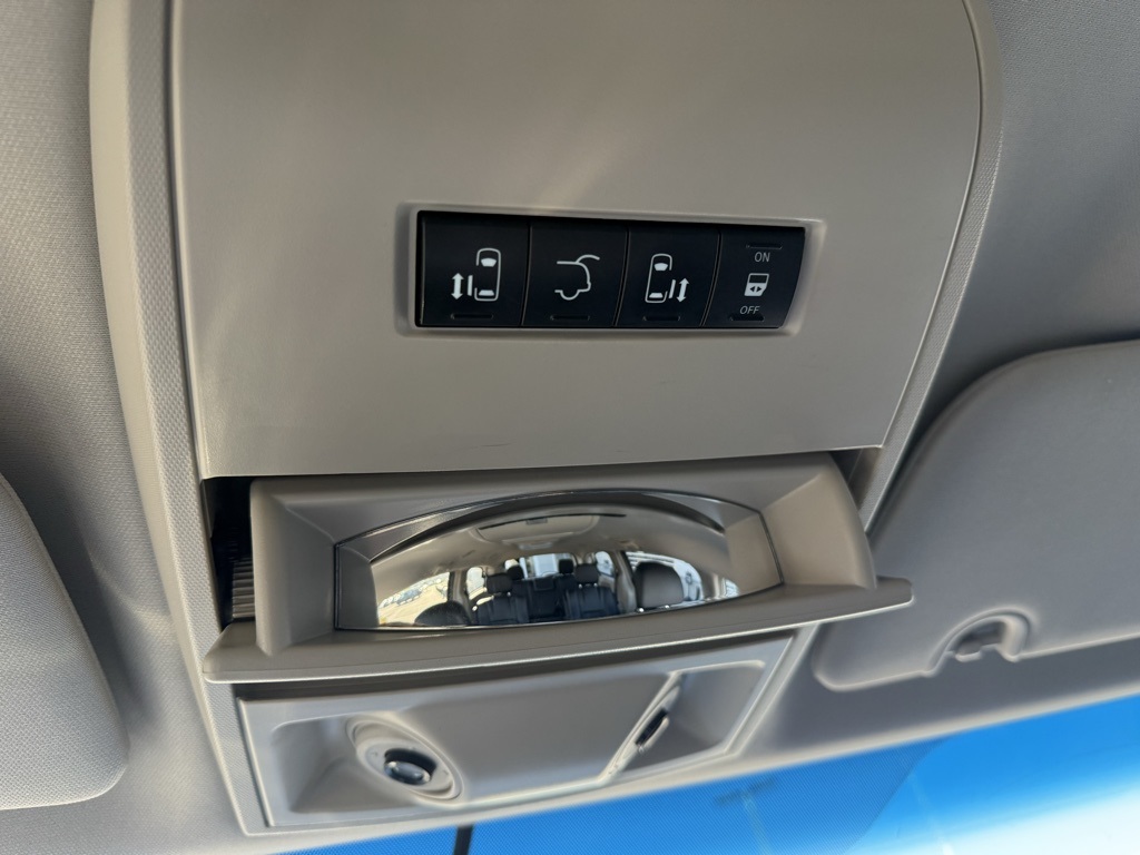 2015 Chrysler Town & Country Touring photo 26