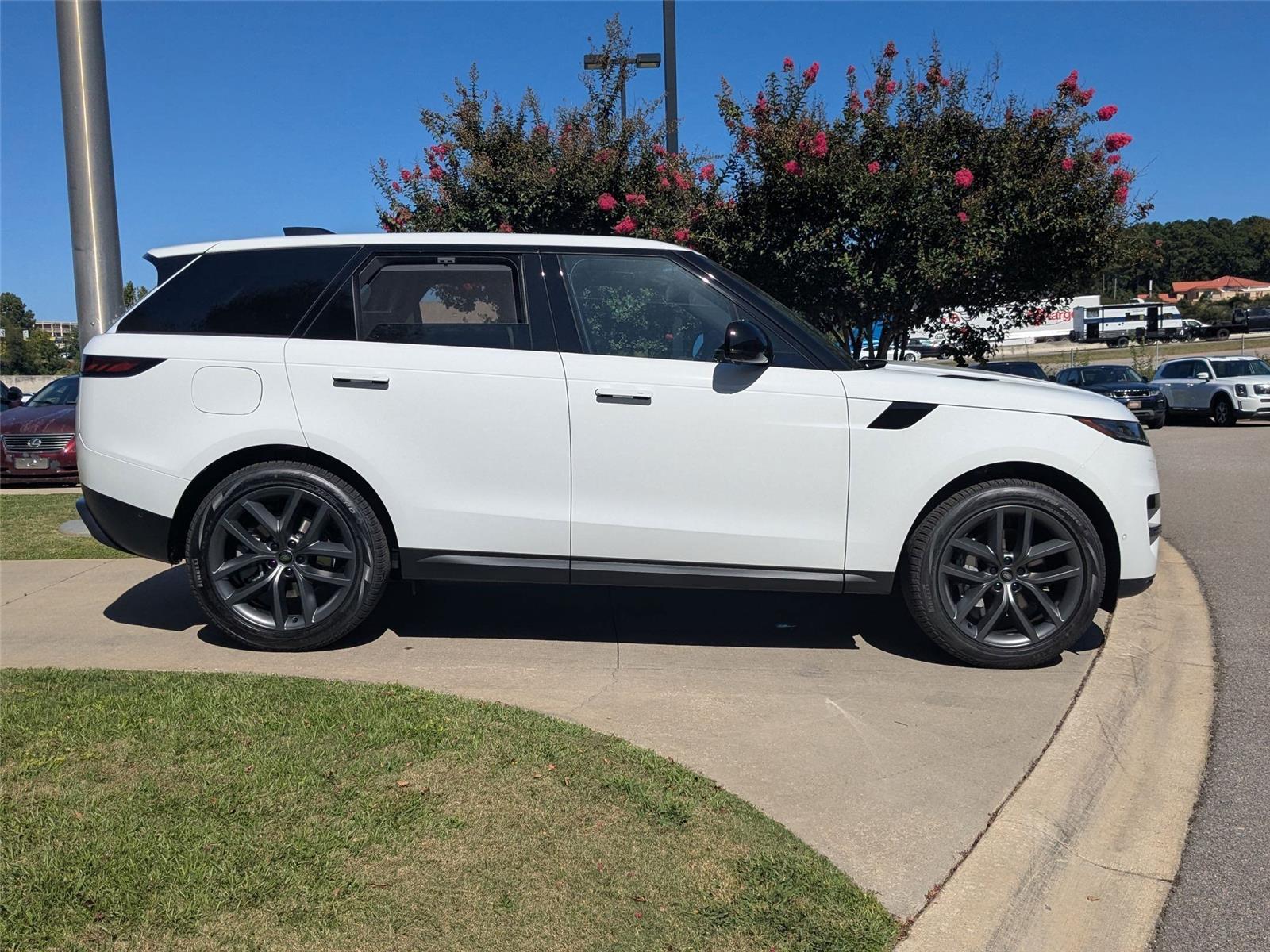 2025 Land Rover Range Rover Sport SE photo 4