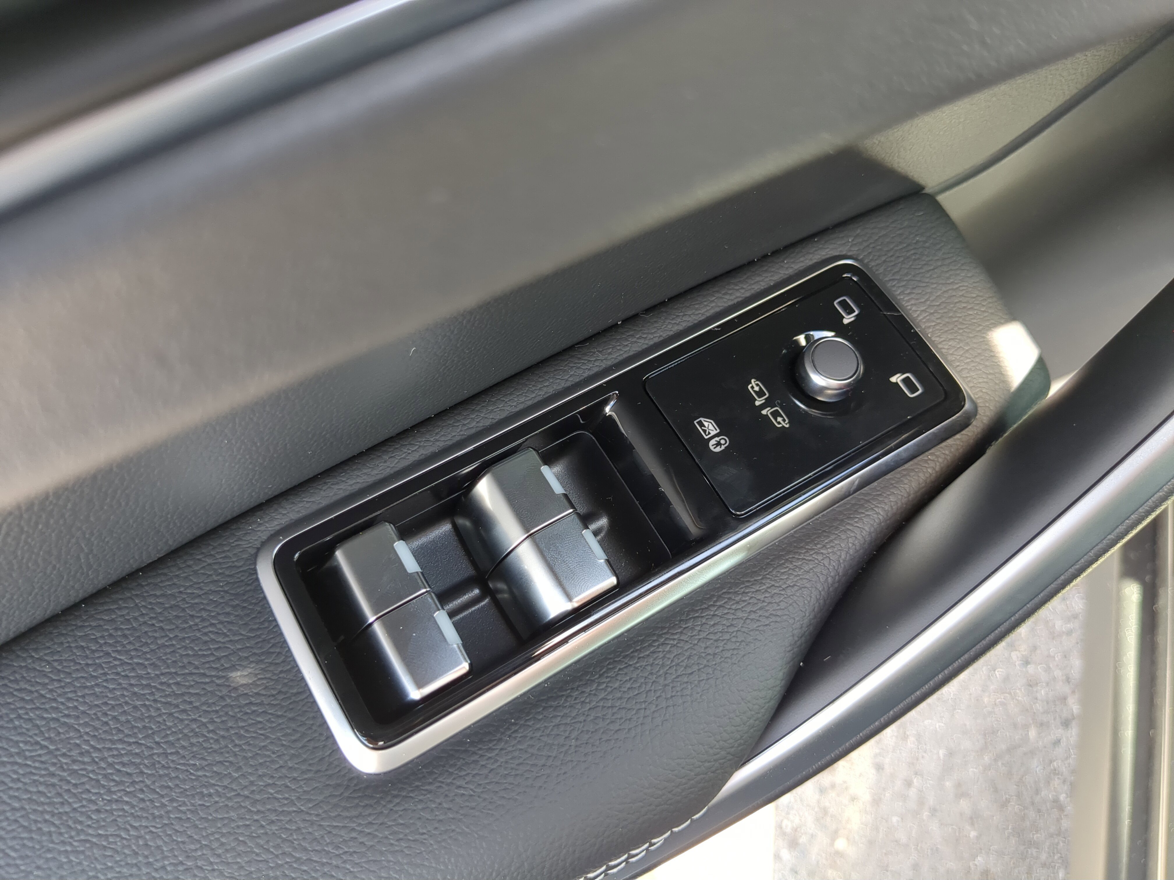 2026 Jaguar F-PACE P250 R-Dynamic S photo 2
