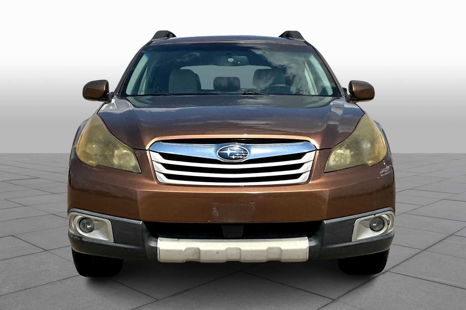 2011 Subaru Outback 2.5i Limited photo 3