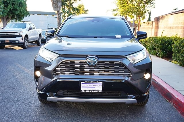 Used 2020  Toyota XSE image 4