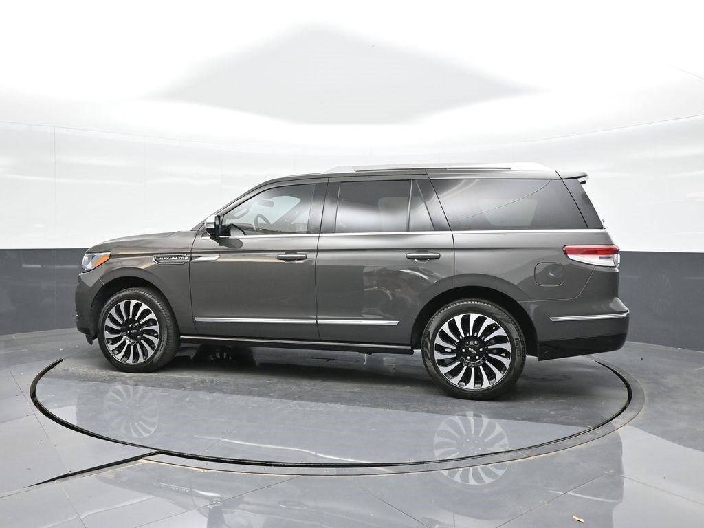 2023 Lincoln Navigator Black Label photo 2