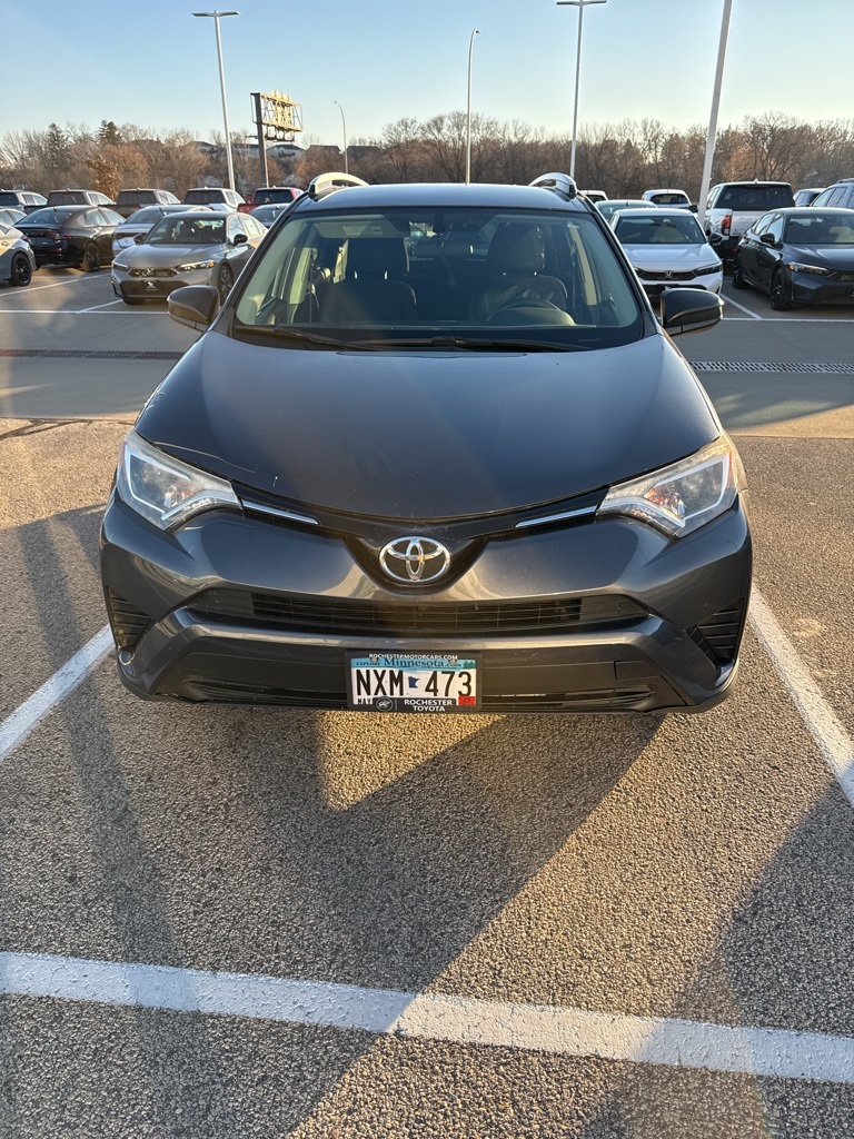 2016 Toyota RAV4 LE photo 2