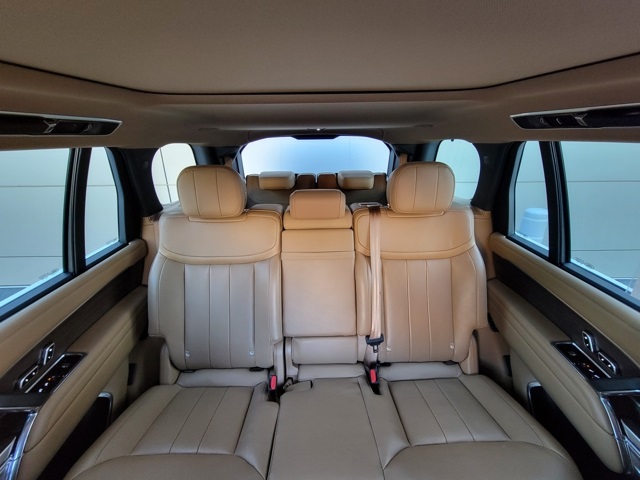 2023 Land Rover Range Rover SE photo 17
