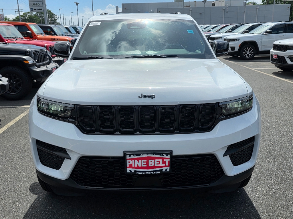 2025 Jeep Grand Cherokee Laredo photo 6