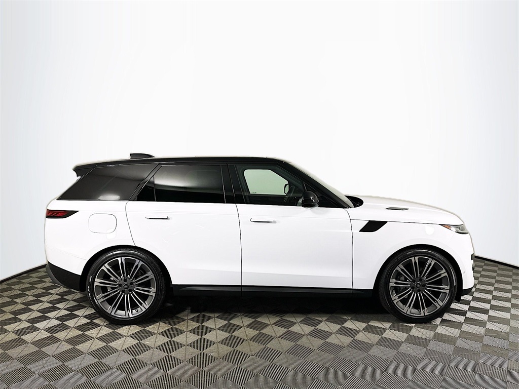 2025 Land Rover Range Rover Sport SE photo 2