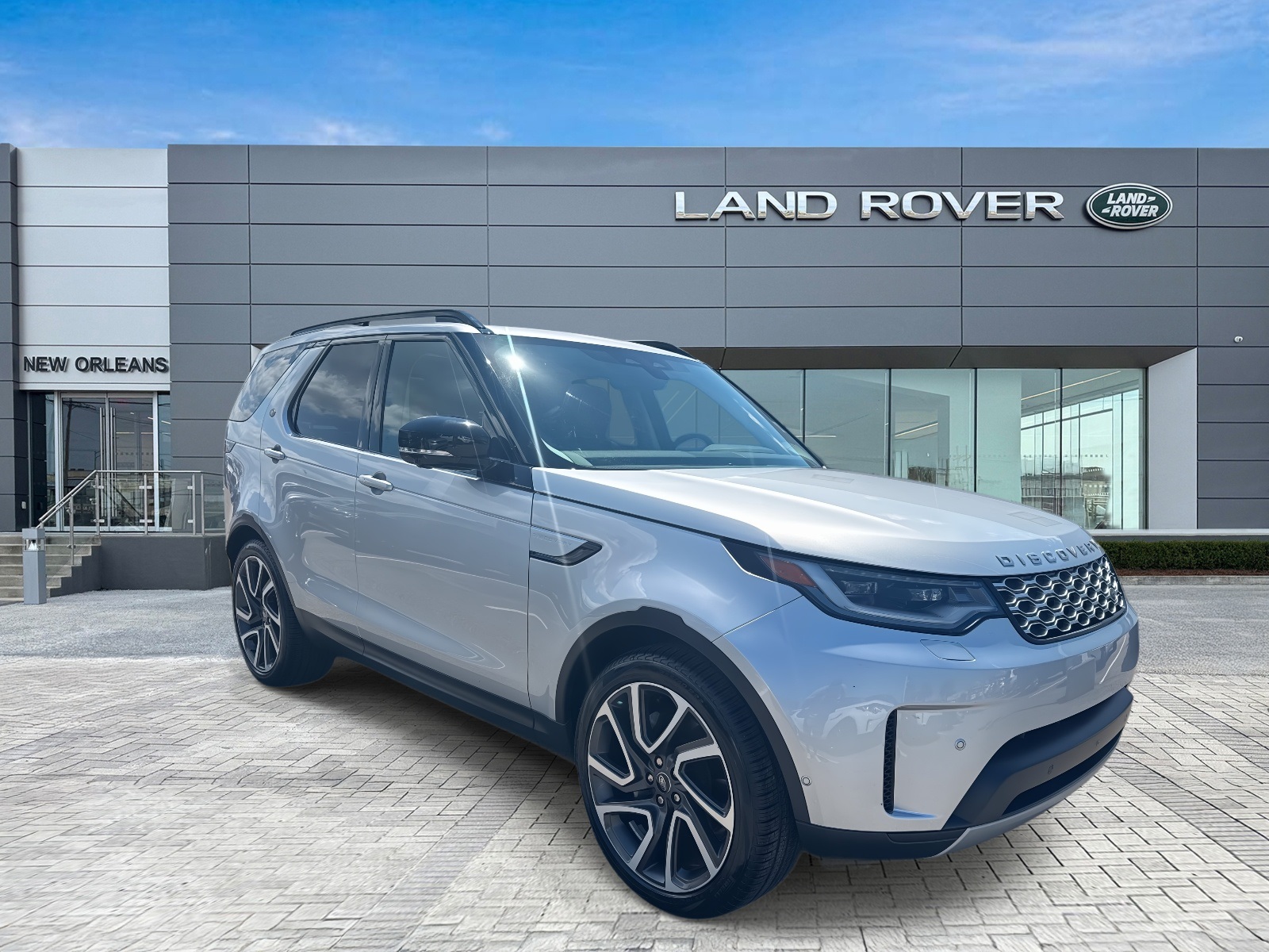 2024 Land Rover Discovery S photo 5