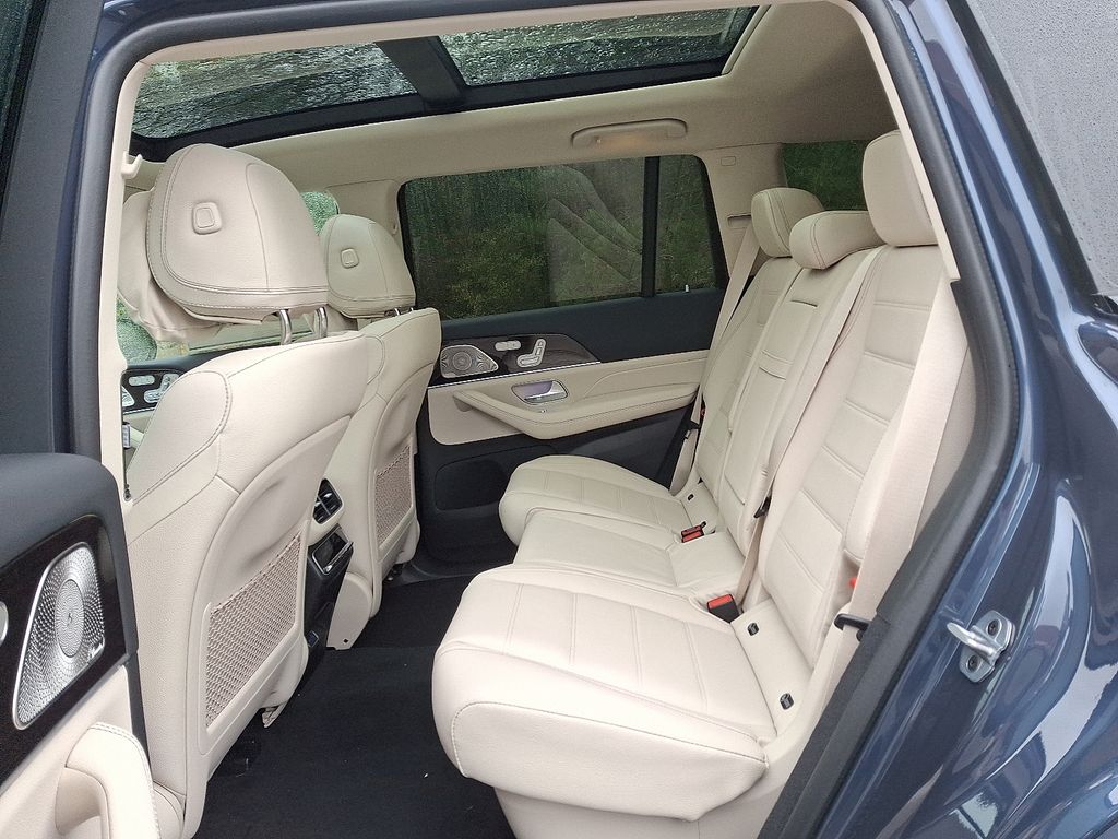 2026 Mercedes Benz GLS 450 4MATIC photo 6