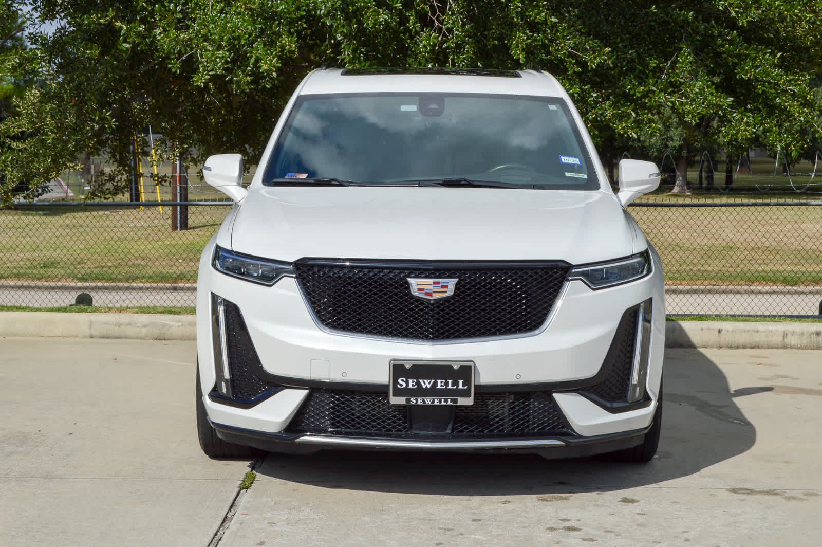 2023 Cadillac XT6 Sport photo 2