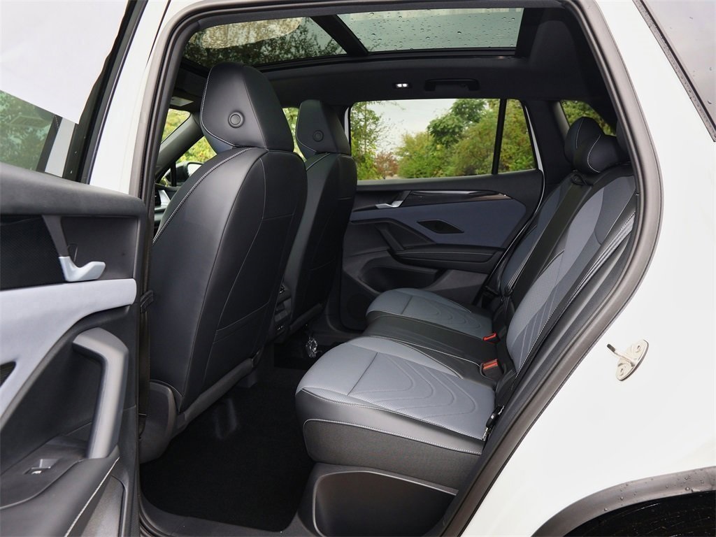 2025 Volkswagen Tiguan SE R-Line Black photo 15
