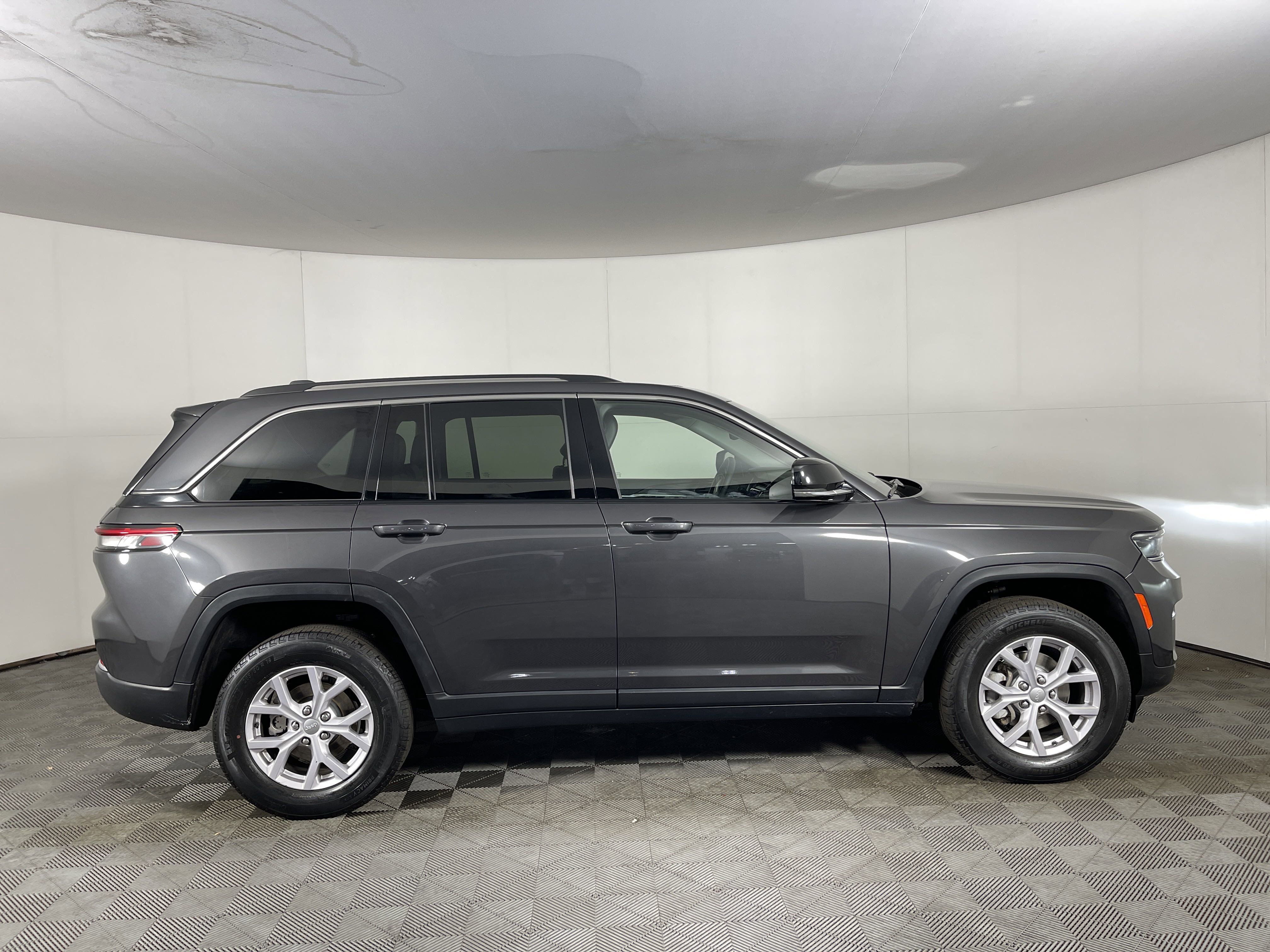 2022 Jeep Grand Cherokee Limited photo 5