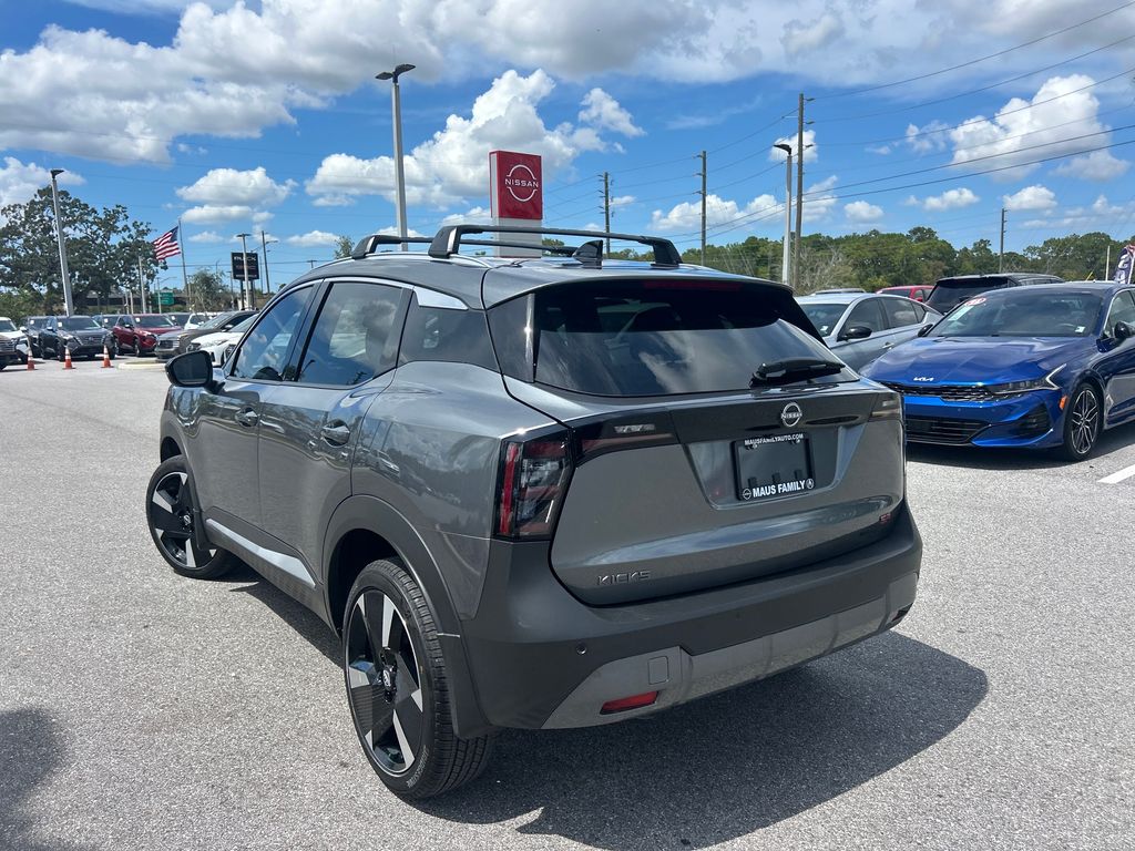 2026 Nissan Kicks SR photo 4