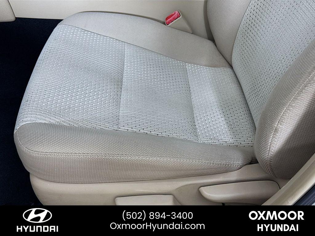 2013 Toyota Camry L photo 15