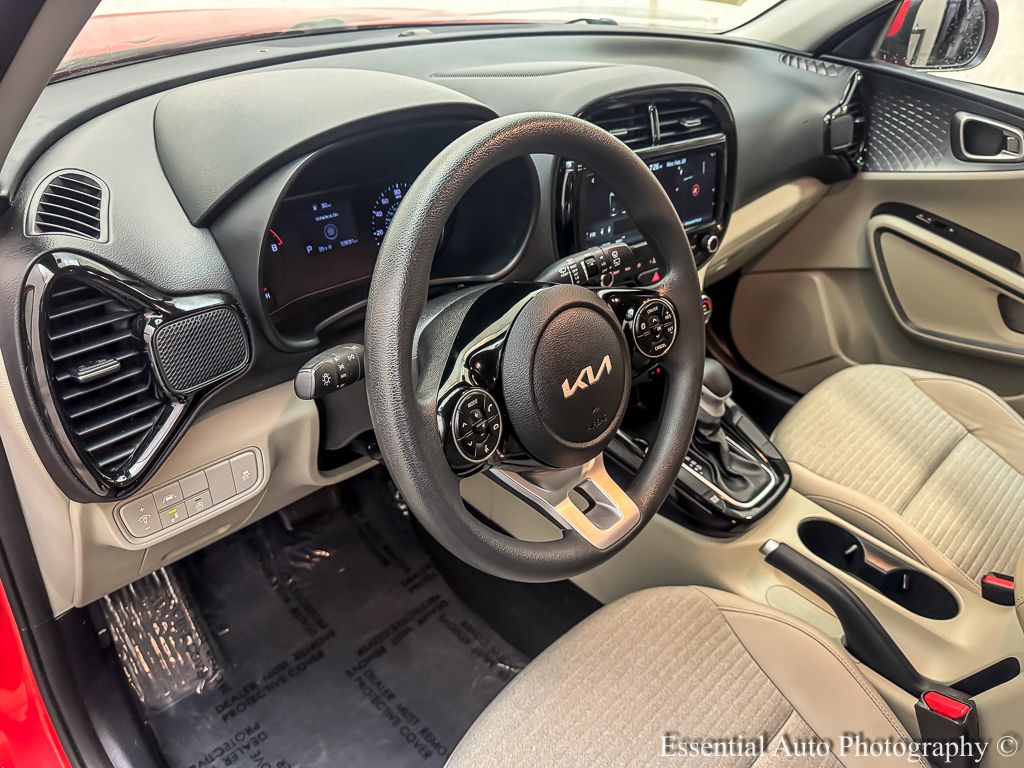 2022 KIA SOUL - Image 11