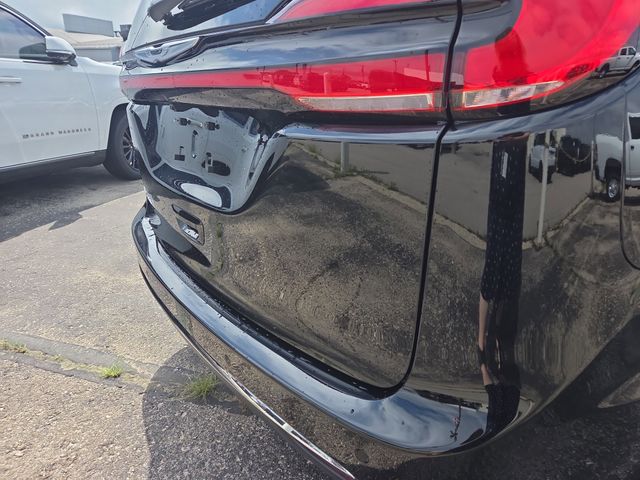 2026 Chrysler Pacifica photo 32