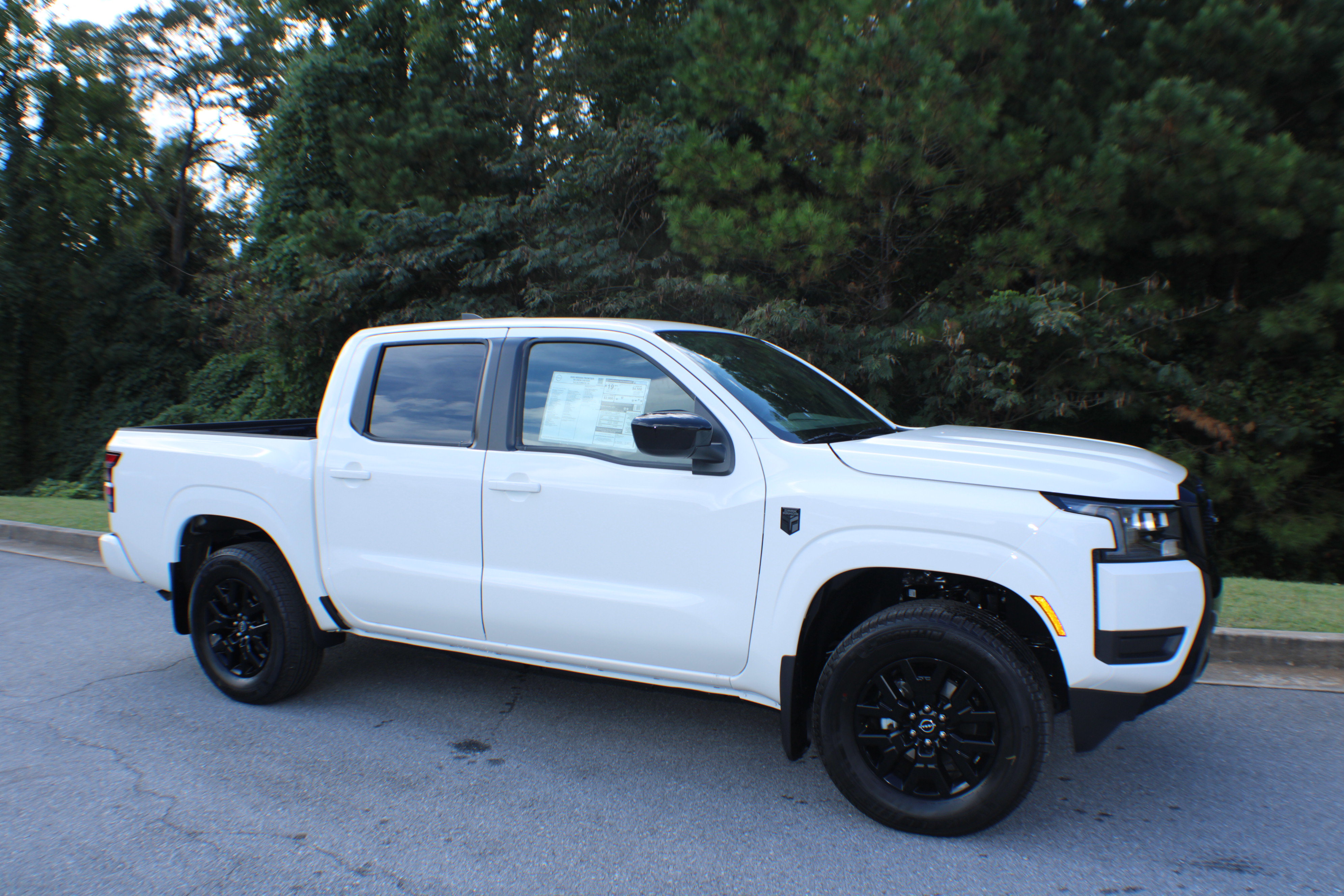 2026 Nissan Frontier SV's photo