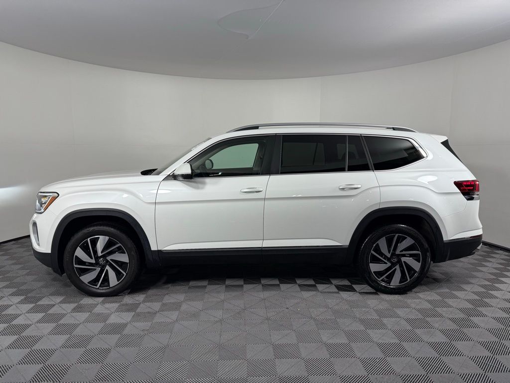2024 Volkswagen Atlas SEL photo 7