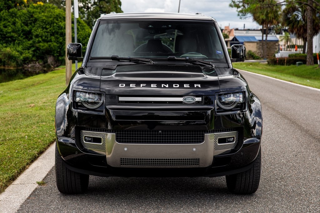 2023 Land Rover Defender 110 S photo 6