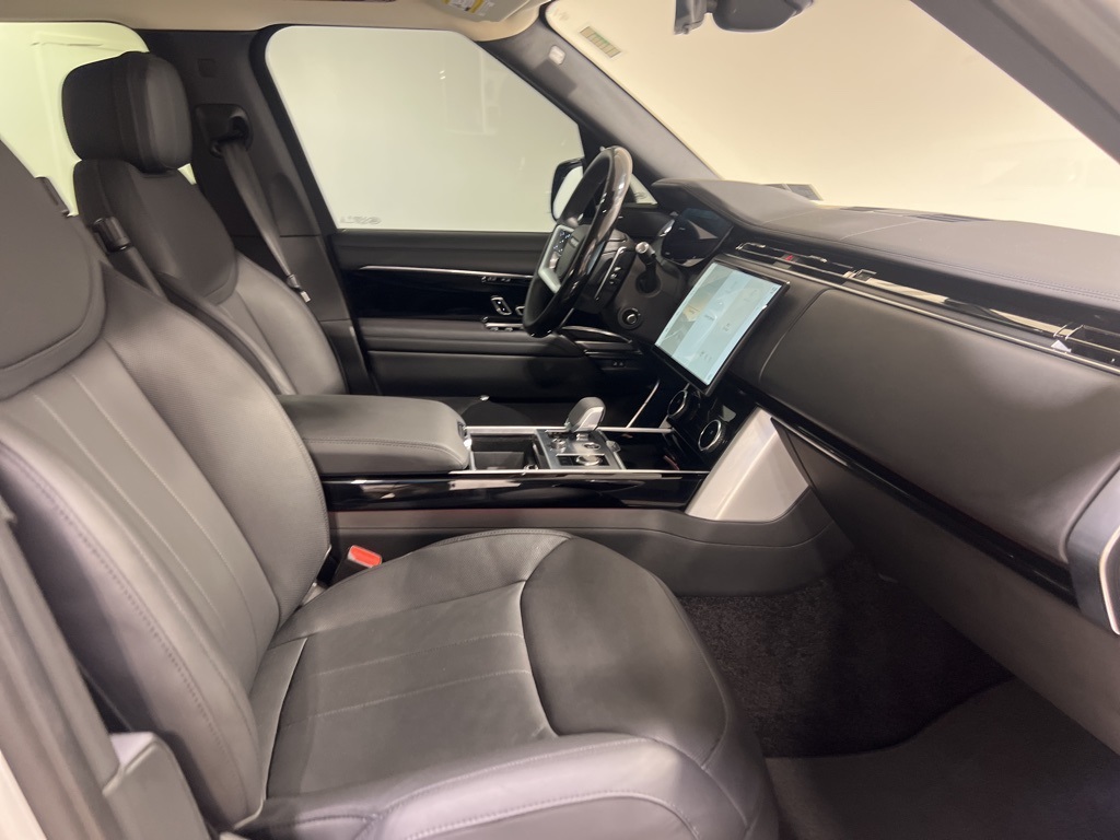 2023 Land Rover Range Rover SE photo 23
