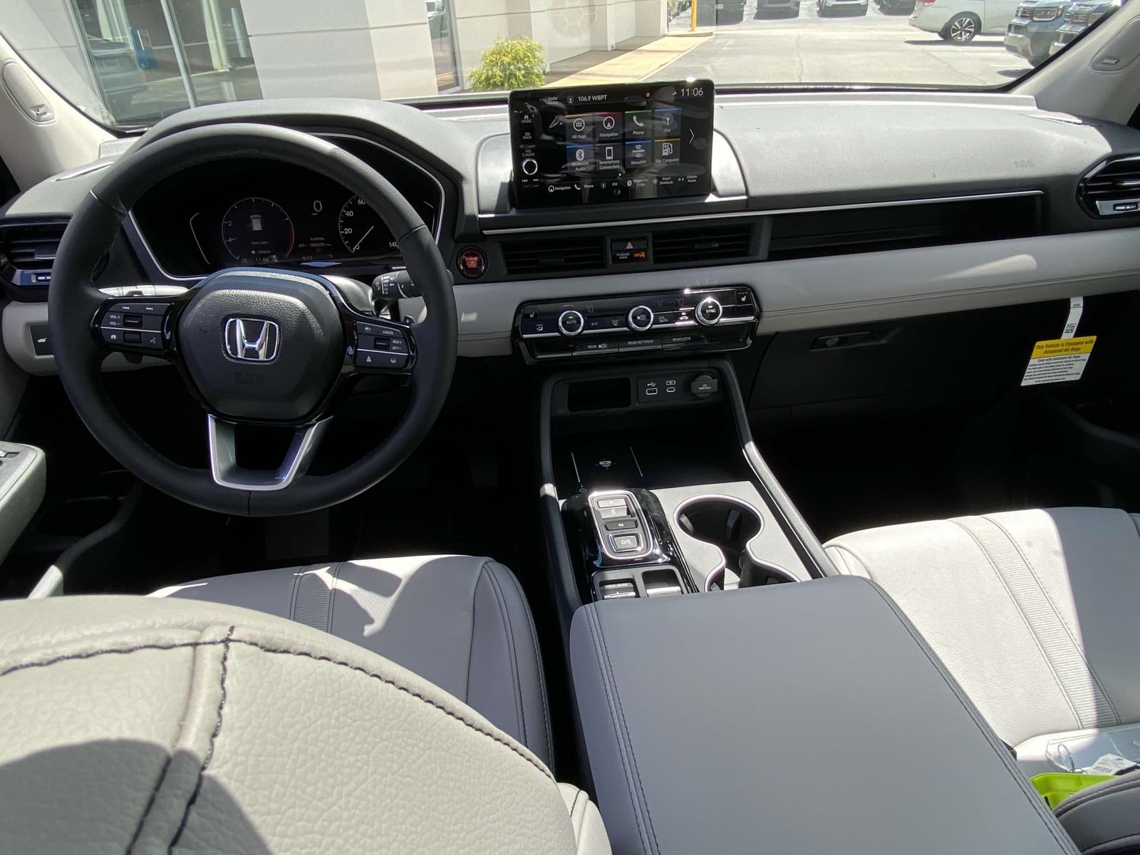 2025 Honda Pilot Touring photo 4