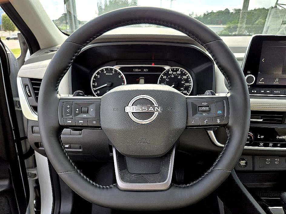 2025 Nissan Rogue SV photo 16
