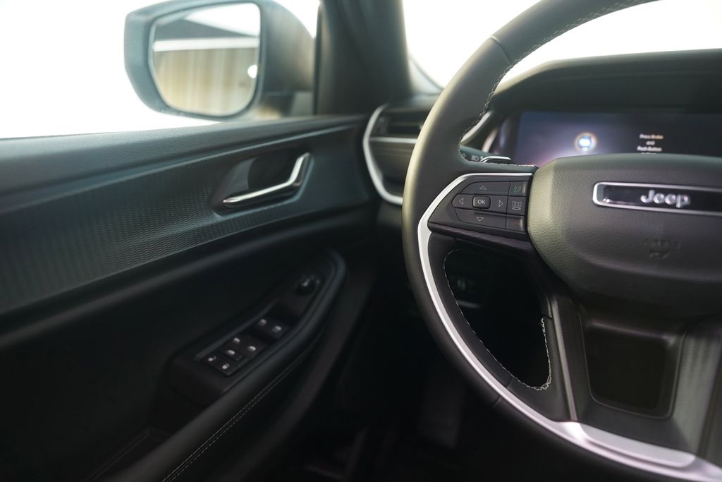 Used 2025 White Jeep Laredo image 21