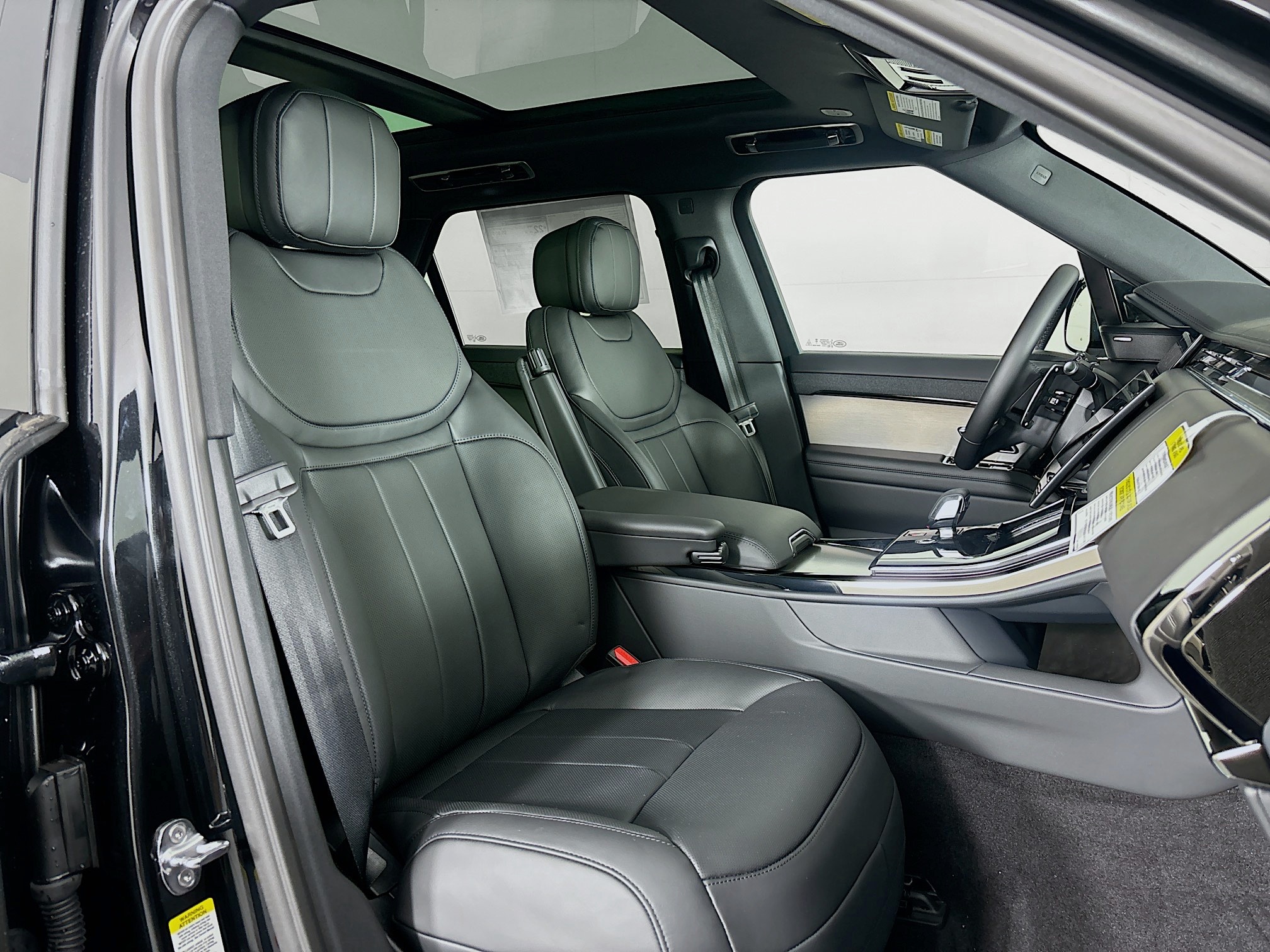 2025 Land Rover Range Rover Sport SE photo 26