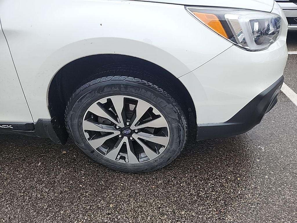 2017 Subaru Outback 2.5i Limited photo 2