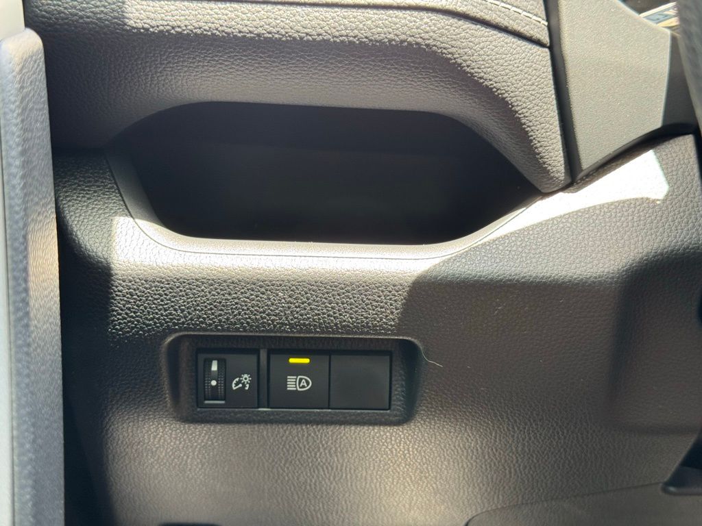 2025 Toyota RAV4 Hybrid LE photo 18